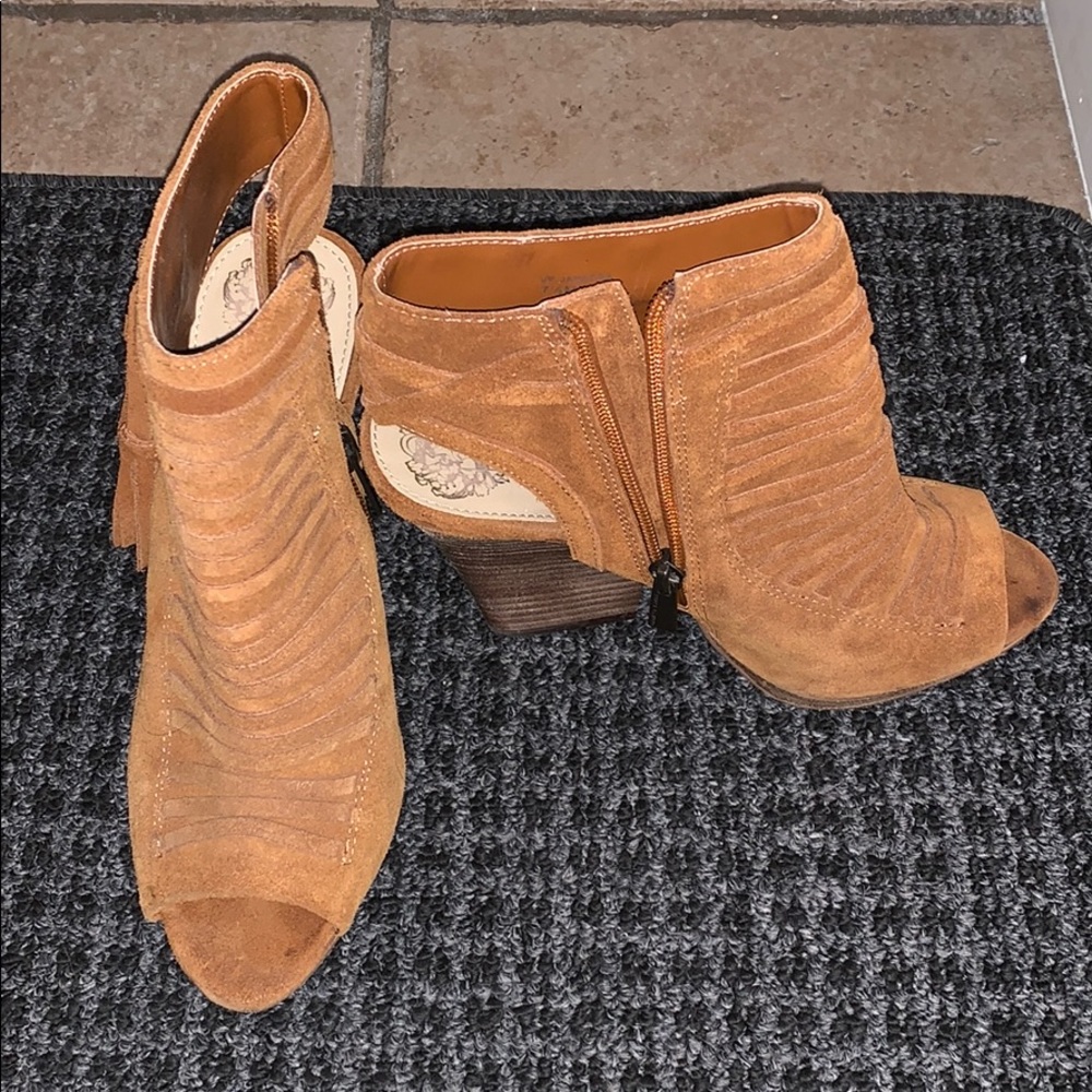 Vince Camuto Peep booties 7.5 light brown